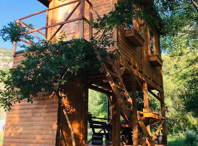 Campismo de Luxo Cozy Treehouse With Private