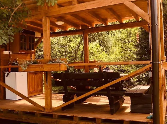 Cozy Treehouse With Private Campismo de Luxo Blagaj